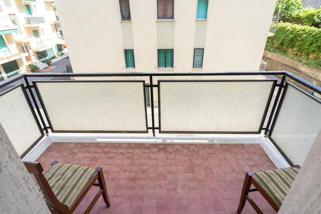 Apartment Via Crispi Grande E Comodo In Zona Tranquilla. Pietra Ligure