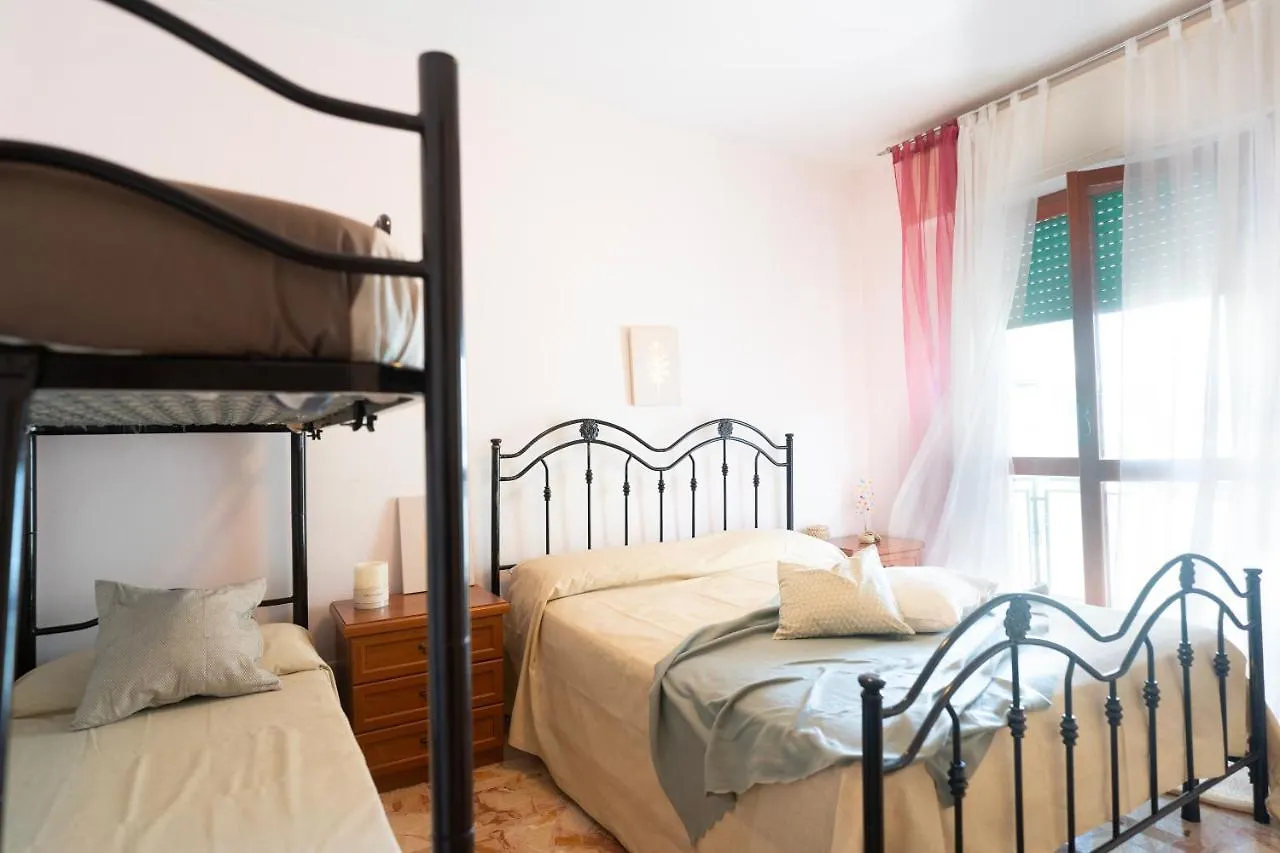 Appartement Via Crispi Grande E Comodo In Zona Tranquilla. Pietra Ligure